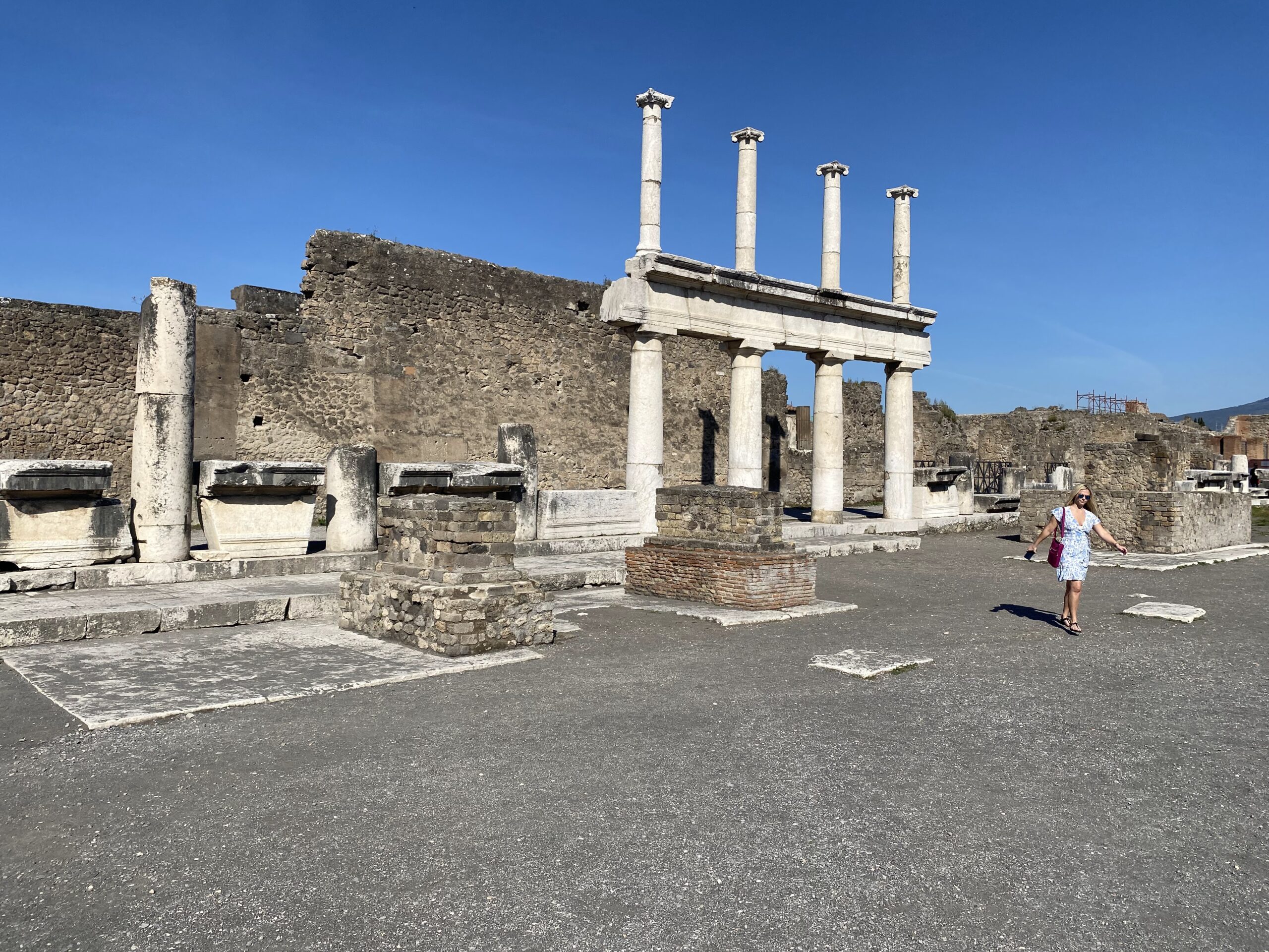 A day trip to Pompeii and Naples from Rome